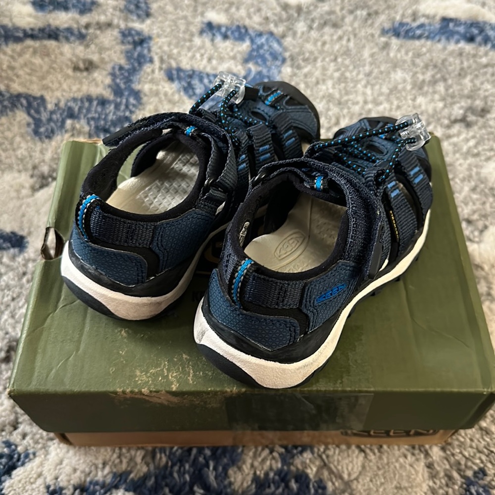 Keen Newport Neo Blue Nights Kids Size 8